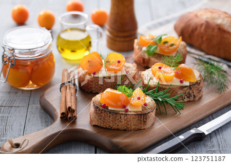 Kumquat bruschetta Kumquat bruschetta 123751187
