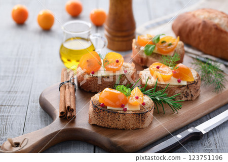 Kumquat bruschetta 123751196