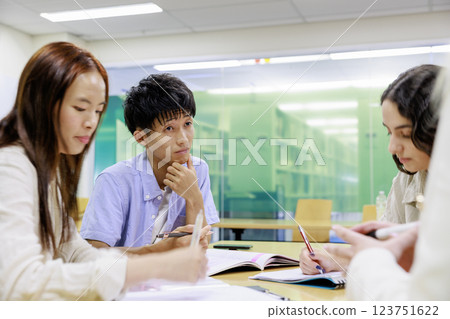 Small group English lessons for university students 123751622