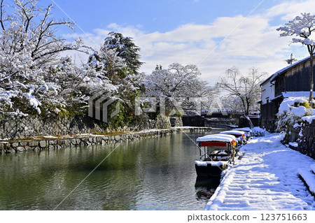 Snow-covered Hachimanbori in Omihachiman 123751663