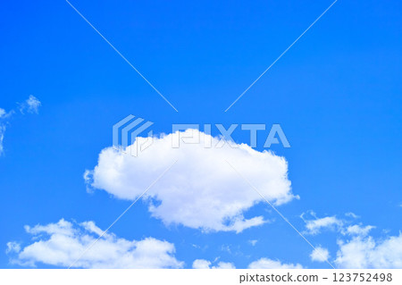 藍色的天空和雲圖像 123752498