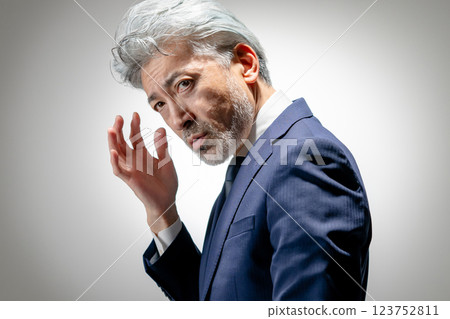 中年商人的思考 中年商人的思考 123752811