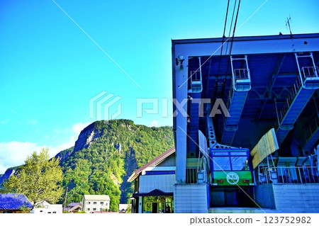 Hokkaido Daisetsuzan Sounkyo and Kurodake Ropeway scenery 123752982