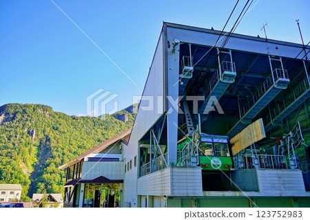 View of the Kurodake Ropeway in Sounkyo, Daisetsuzan, Hokkaido 123752983
