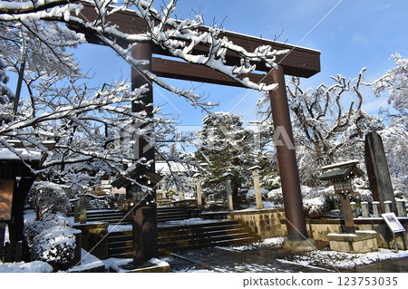 開成山大神宮 雪景 鳥居 123753035