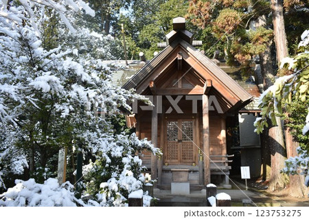 Snow scenery at Kaisei-san Daijingu Shrine 123753275