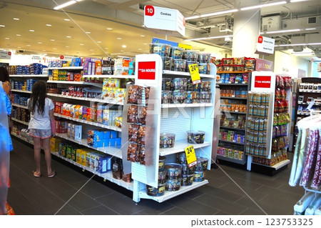 [夏威夷] 歐胡島威基基的一家藥局內 123753325