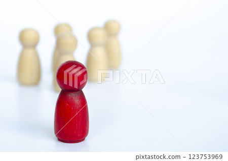A red wooden figure representing a leader giving his or her instructions to the rest of the figures 123753969