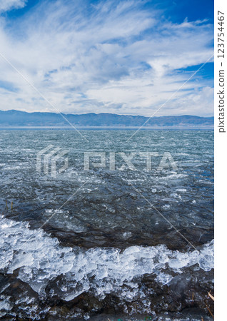 Ice fragments washing ashore on the lakeshore [Lake Suwa] 123754467