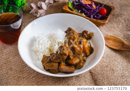 Beef curry 123755170