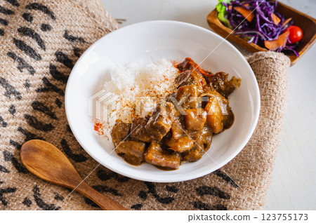Beef curry 123755173