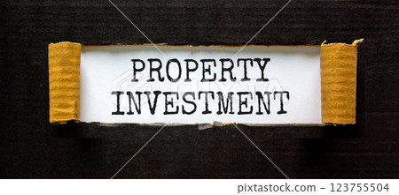 Property investment symbol. Concept words Property investment on beautiful white paper. Beautiful black paper background. Business Property investment concept. Copy space. 123755504