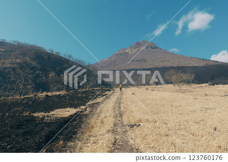 火燒由布山 123760176