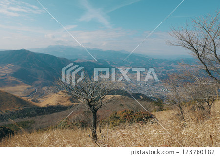 由布山風景 123760182