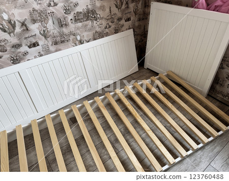 A set of elements for assembling an ottoman. A set of elements for assembling an ottoman. 123760488