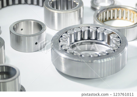 Close up scene the cylindrical rolling bearing parts. Close up scene the cylindrical rolling bearing parts. 123761011