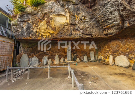 Zuiganji Temple and Hoshinkutsu Cave in late autumn (Matsushima Town, Miyagi County, Miyagi Prefecture) Zuiganji Temple and Hoshinkutsu Cave in late autumn (Matsushima Town, Miyagi County, Miyagi Prefecture) 123761698