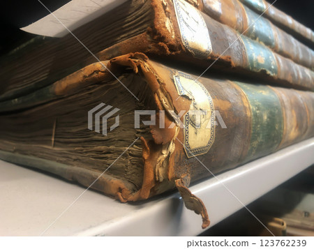 Old worn 17th century books on a shelf in the library's shelfs 123762239
