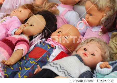 A lot of vintage dolls at the flea market 123762240