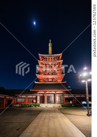[東京] 淺草寺亮燈儀式（豎圖） 123762569