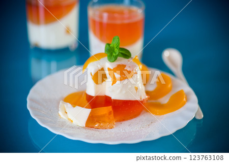 Portioned jelly dessert with yogurt cream and fruits 123763108