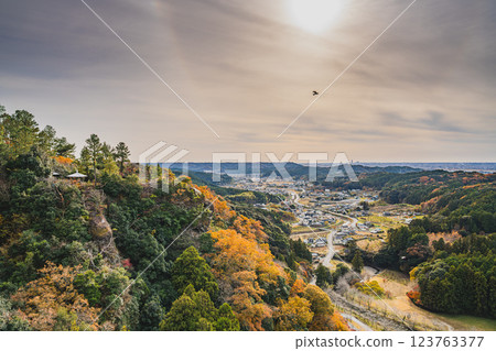 Evening view of Shishigahana Park and autumn leaves in Iwata City (Shizuoka Prefecture) Evening view of Shishigahana Park and autumn leaves in Iwata City (Shizuoka Prefecture) 123763377