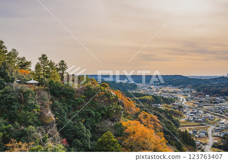 Evening view of Shishigahana Park and autumn leaves in Iwata City (Shizuoka Prefecture) Evening view of Shishigahana Park and autumn leaves in Iwata City (Shizuoka Prefecture) 123763407