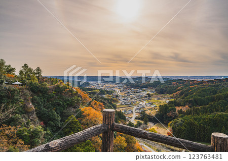 Evening view of Shishigahana Park and autumn leaves in Iwata City (Shizuoka Prefecture) Evening view of Shishigahana Park and autumn leaves in Iwata City (Shizuoka Prefecture) 123763481