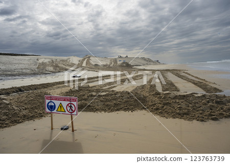 Research and safety precautions along the Biscarosse coastline to address erosion and environmental 123763739