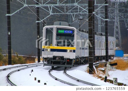 The 20400 series retires from the Hibiya Line and takes to the snowy plains of a new world... 123765559