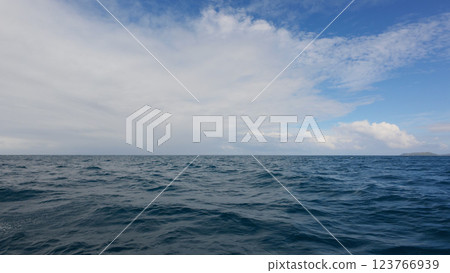 Side view from boat in Indian ocean sailing between Seychelles islands in daytime 123766939