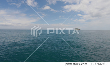 Side view from boat in Indian ocean sailing between Seychelles islands in daytime 123766960