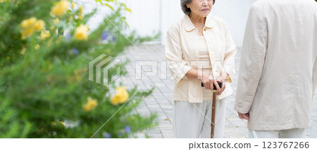Senior couple care Senior couple care 123767266