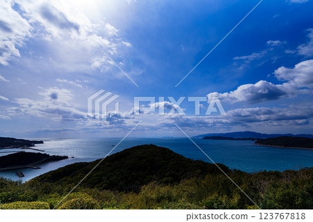 基坦海峽的初春。 基坦海峽的初春。 123767818