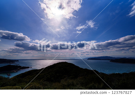 初春的基坦海峽。 初春的基坦海峽。 123767827