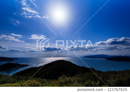 初春的基坦海峽。 初春的基坦海峽。 123767829