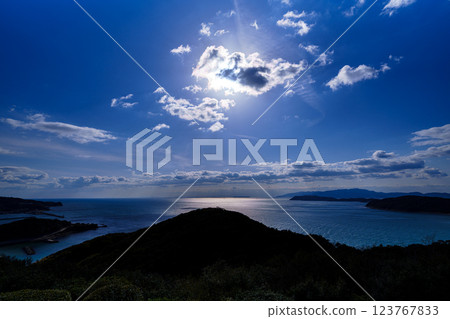 初春的基坦海峽。 123767833