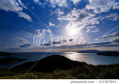 Early spring in the Kitan Straits. Ships passing by, clouds flowing, and a beautiful sunset. Sunset sky before sunset① 123767841