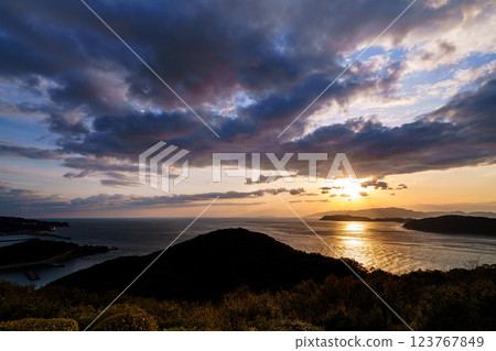 基坦海峽的初春。 123767849