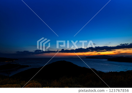 Early spring in the Kitan Straits. Ships passing by, clouds flowing, and a beautiful sunset. After sunset, the sky is red. Early spring in the Kitan Straits. Ships passing by, clouds flowing, and a beautiful sunset. After sunset, the sky is red. 123767856
