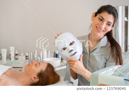 Female cosmetologist holding modern hydrafacial 123769040
