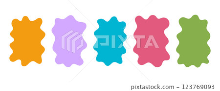 Cute doodle wavy shapes. Irregular assymetric blobs. Abstract psychedelic freehand drawn forms. Speech bubbles, tags, boxes or labels templates isolated on white background. Vector flat illustration 123769093