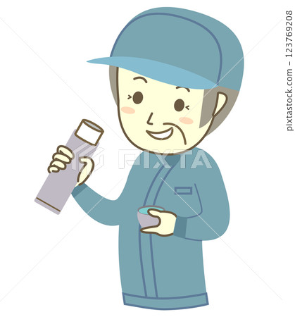 Senior male worker hydrating during break 123769208