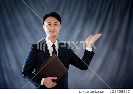 一名商人 123769257