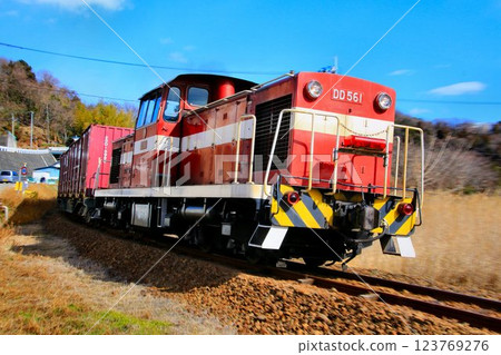 Supporting logistics in coastal areas with containers... Container freight train towed by Fukushima Rinkai Railway's "DD561" 123769276