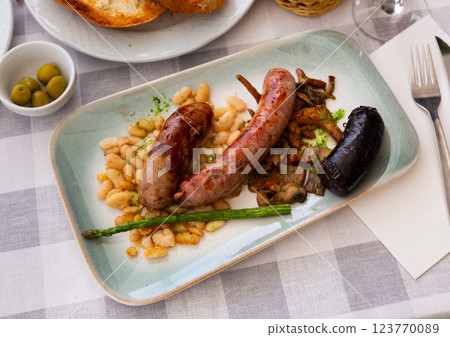 Savory trio of Catalan sausages with beans and vegetables 123770089