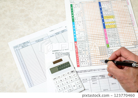 High-cost medical expenses deduction: A tax deduction system for those who pay high medical expenses 123770460