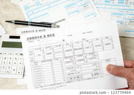 High-cost medical expenses deduction: A tax deduction system for those who pay high medical expenses 123770464