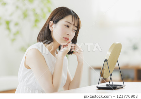 Young woman, beauty image　 123770908