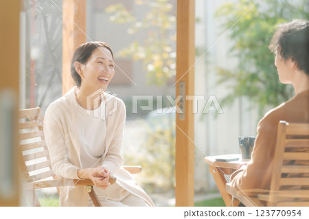 A couple to relax on the terrace 123770954